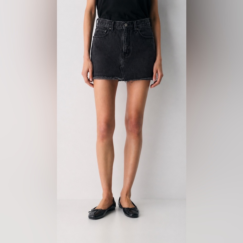 ARITZIA - TNA Black washed Jeans Mini Skirt